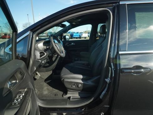 New 2026 Chrysler Pacifica Select FWD image 10
