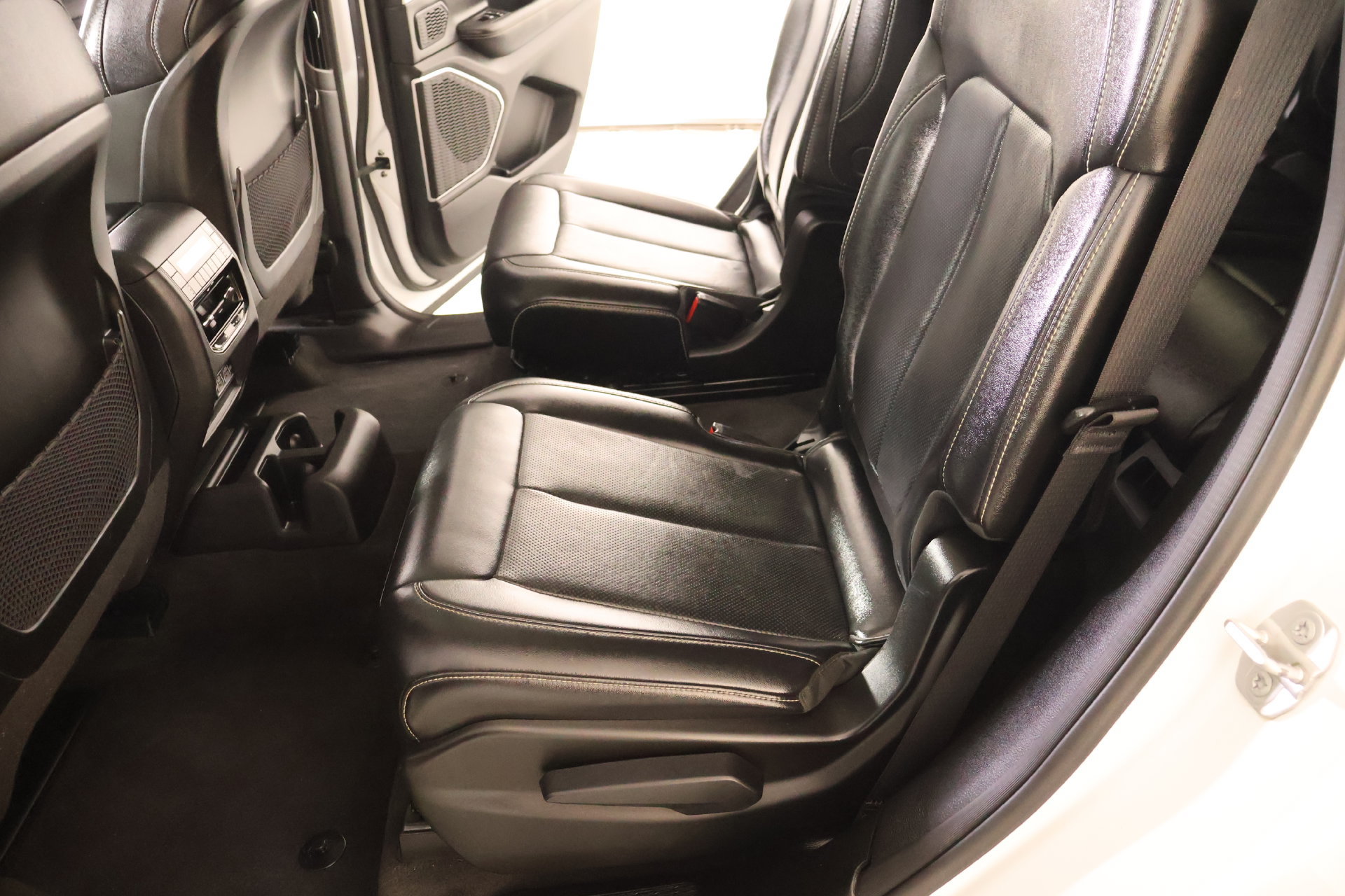 Used 2022 Jeep Grand Cherokee L Limited w/ Luxury Tech Group II RWD image 13