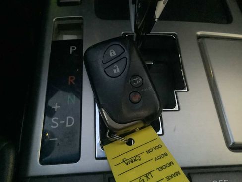 Used 2013 Lexus LX 570 4WD w/ Luxury Pkg image 19