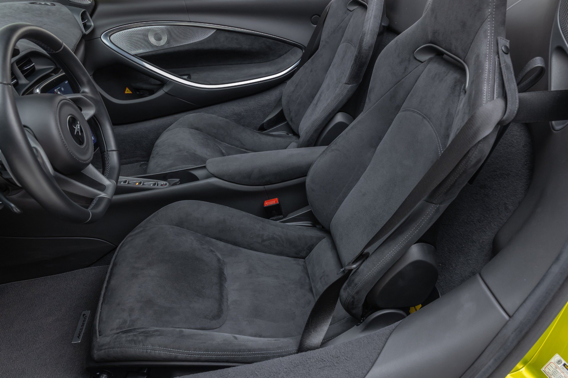 Used 2025 McLaren Artura Spider RWD image 65