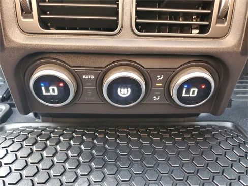 Used 2021 Land Rover Defender 90 First Edition image 17