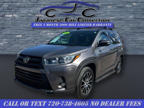 Used 2017 Toyota Highlander SE AWD/4WD image 3