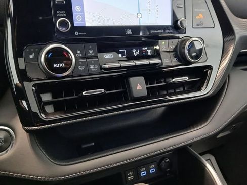 Used 2022 Toyota Highlander XSE image 27