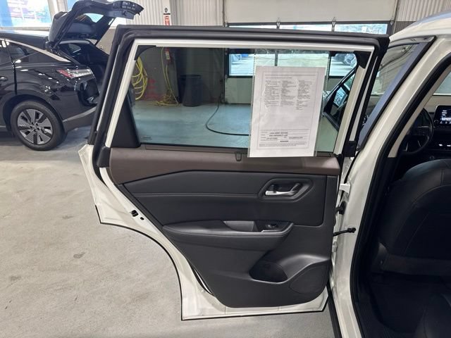 Certified 2023 Nissan Rogue SV w/ SV Premium B Package AWD/4WD image 11