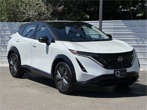 Used 2023 Nissan Ariya AWD image 8