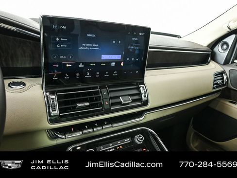 Used 2022 Lincoln Navigator Reserve image 12