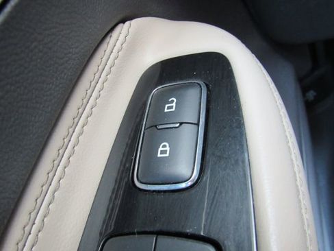 Used 2022 Lincoln Corsair FWD w/ Equipment Group 101A image 33