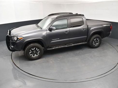 Used 2019 Toyota Tacoma TRD Off-Road image 15