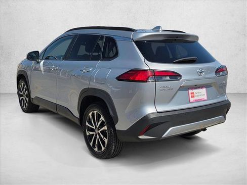 Used 2024 Toyota Corolla Cross XLE image 8