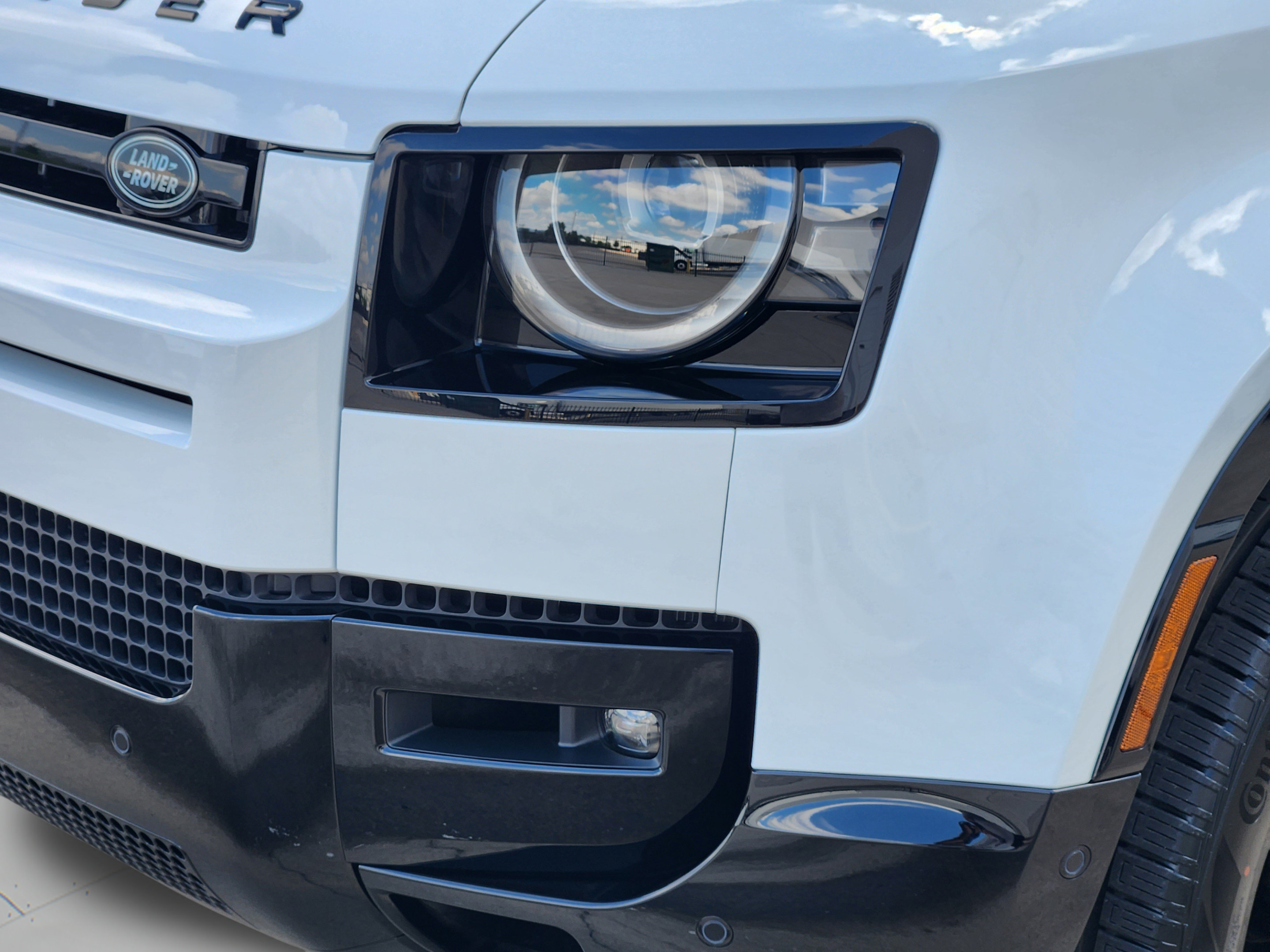 New 2026 Land Rover Defender 130 X-Dynamic SE AWD/4WD image 31