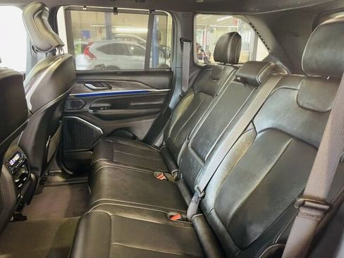 Used 2023 Jeep Grand Cherokee Overland w/ Luxury Tech Group IV AWD/4WD image 14