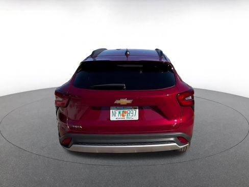 Used 2025 Chevrolet Trax LT image 12