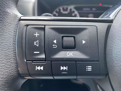 Used 2023 Nissan Rogue SV FWD image 20