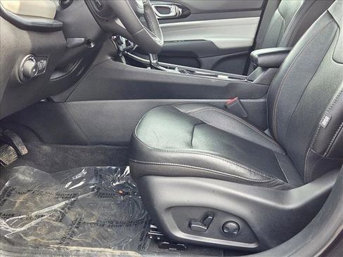 Used 2023 Jeep Compass Limited image 15