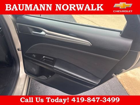 Used 2017 Ford Fusion SE w/ Fusion SE Technology Package FWD image 28