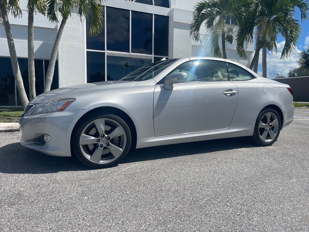 Used 2010 Lexus IS 350C RWD image 2