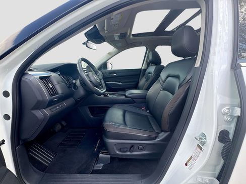 Used 2024 Nissan Pathfinder SL w/ SL Premium Package image 26