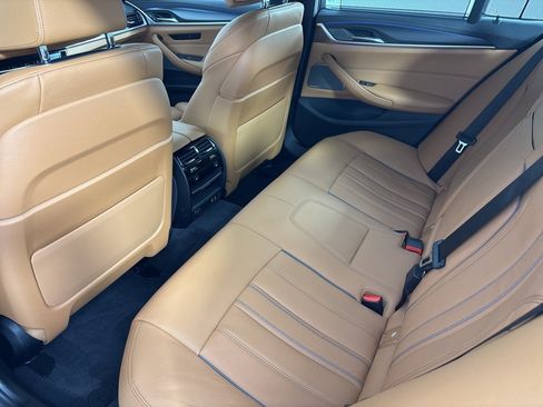 Used 2022 BMW M550i xDrive w/ Executive Package image 19