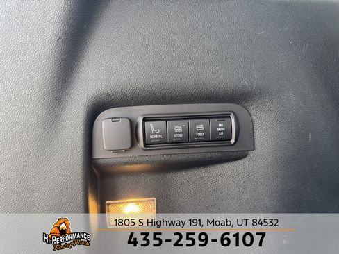 Used 2018 Ford Explorer Platinum image 40