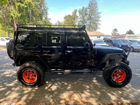 Used 2015 Jeep Wrangler Unlimited Sahara AWD/4WD image 6