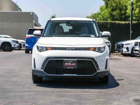 Used 2023 Kia Soul LX FWD image 2