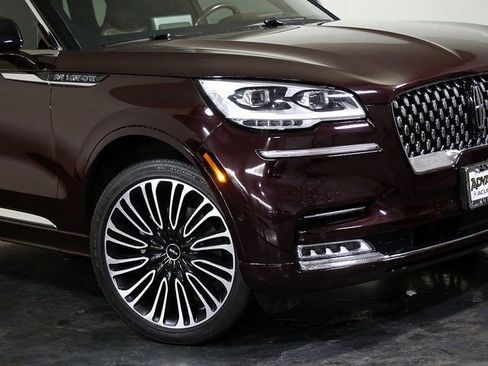 Used 2023 Lincoln Aviator Black Label w/ Class IV Trailer Tow Package image 8