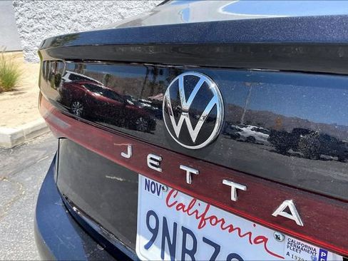 Used 2025 Volkswagen Jetta SE FWD image 31