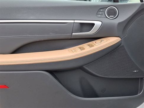 Used 2025 Hyundai Sonata Limited image 11