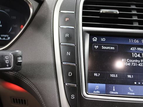 Used 2019 Lincoln Nautilus Reserve FWD image 30