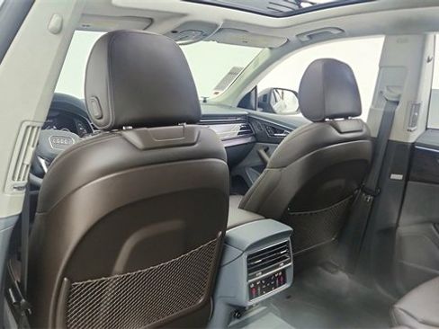 Used 2023 Audi Q8 Prestige w/ Prestige Package image 32