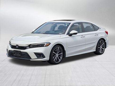 Used 2023 Honda Civic Touring image 3