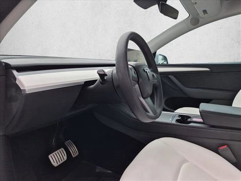 Used 2023 Tesla Model Y Performance AWD/4WD image 10