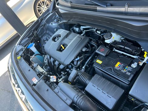 Used 2024 Kia Seltos EX image 16