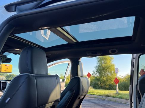 New 2026 Chrysler Pacifica Limited w/ S Appearance Package image 38