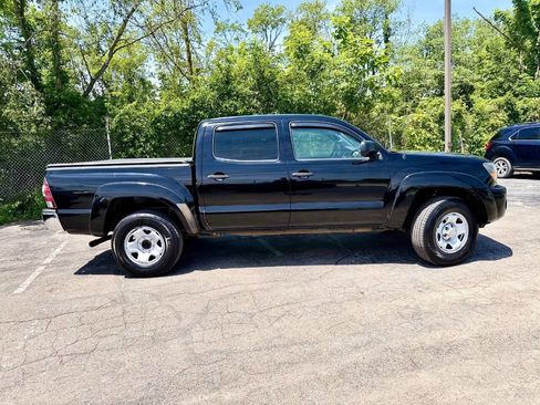Used 2011 Toyota Tacoma PreRunner w/ SR5 Pkg #2 RWD image 2
