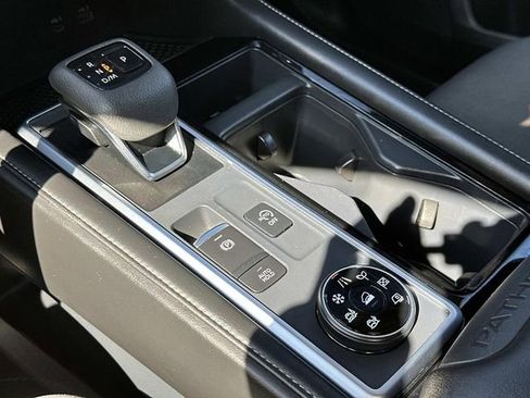 Used 2024 Nissan Pathfinder SV AWD/4WD image 31