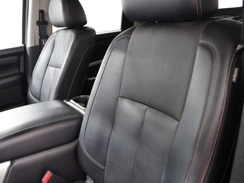 Used 2018 Nissan Titan SL RWD image 6