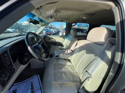 Used 2002 Chevrolet Suburban LT image 17