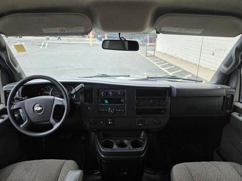 Used 2019 Chevrolet Express 3500 w/ Power Convenience Package RWD image 13