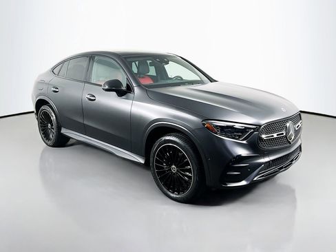 Used 2024 Mercedes-Benz GLC 300 4MATIC image 3