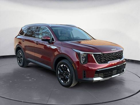 Used 2025 Kia Sorento S image 8