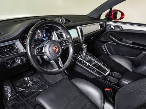 Used 2016 Porsche Macan Turbo AWD/4WD image 4