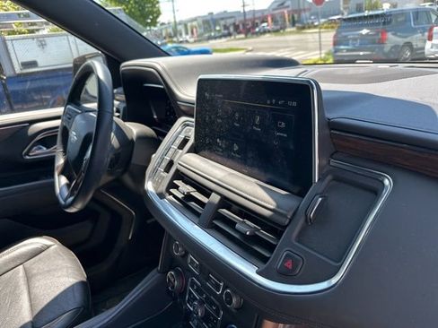Used 2023 Chevrolet Suburban High Country w/ Premium Package 2 AWD/4WD image 15