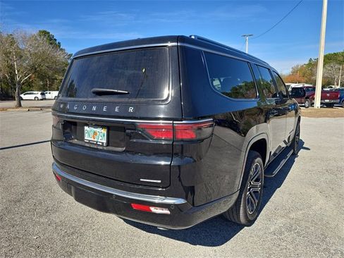 Used 2024 Jeep Wagoneer L Series II w/ Flexible Seating Group image 4