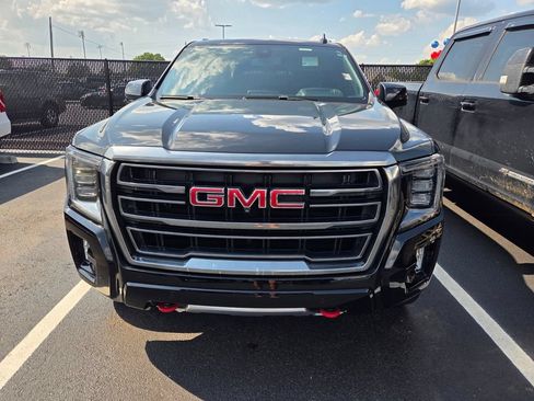 Used 2021 GMC Yukon AT4 w/ AT4 Premium Plus Package AWD/4WD image 2