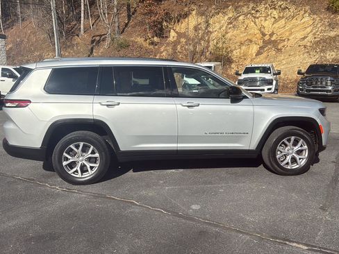 Used 2022 Jeep Grand Cherokee L Limited image 6