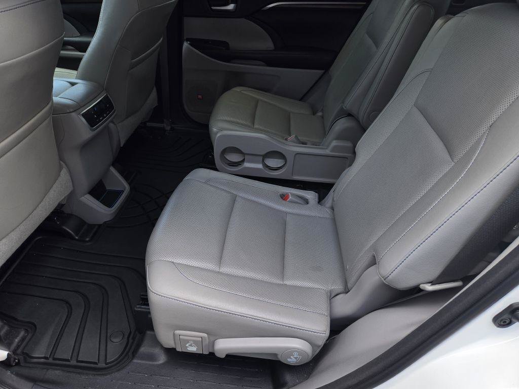 Used 2016 Toyota Highlander Limited FWD image 16