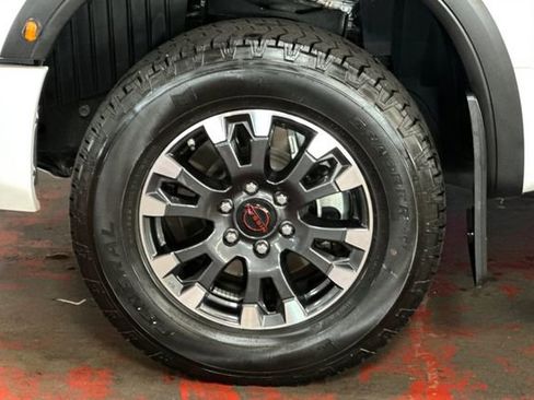 Used 2017 Nissan Titan SL RWD image 33