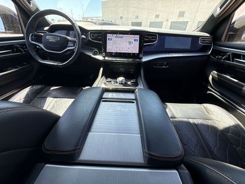 Used 2023 Jeep Grand Wagoneer Series III image 19