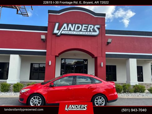 Used 2017 Ford Focus SE FWD image 1